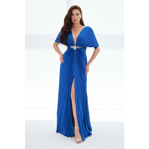 Carmen Saks Plisoley Long Evening Dress with Stone Waist and Low-cut Chest Slike