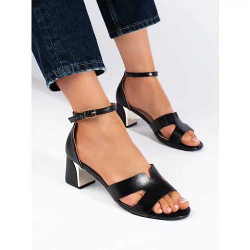 Shelvt Black low-heeled sandals