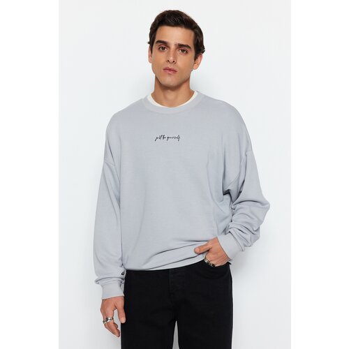 Trendyol Gray Men's Oversized Crew Neck Sweatshirt with Label Detail and Text Print. Slike