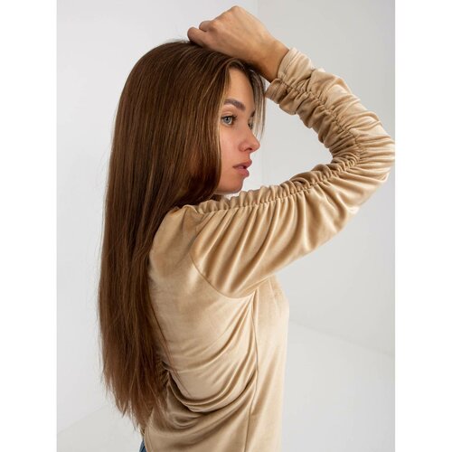 Fashion Hunters Beige velor blouse with gathered sleeves from RUE PARIS Slike