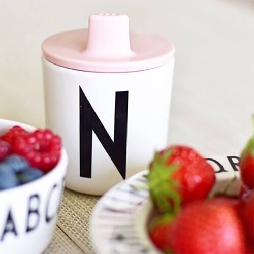 Design Letters pokrovček z ustnikom pink Slike