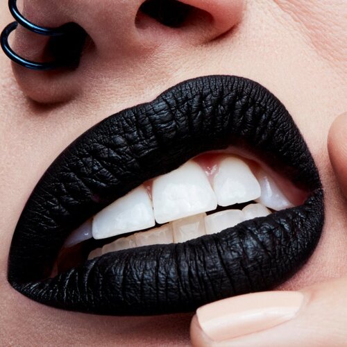 MAC Cosmetics Retro Matte Liquid Lipcolour mat tekući ruž za usne nijansa Caviar 5 ml Slike