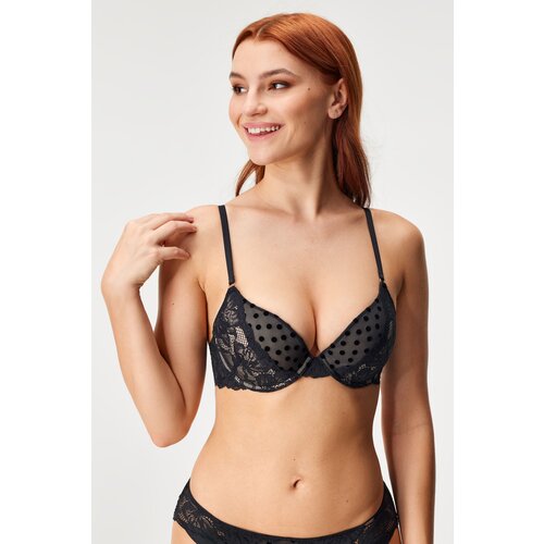 Dorina Grudnjak Yasmine Push-Up Plunge Slike