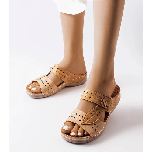  Beige low wedge flip-flops Jolanta Cene