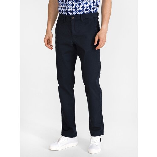 GAP Pants essential khakis in straight fit with Flex - Men Slike