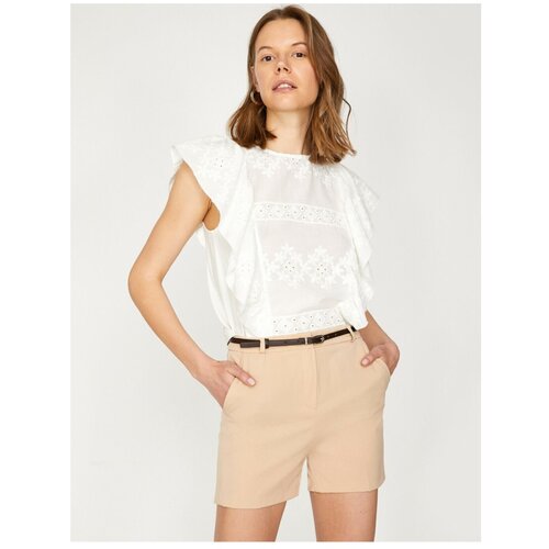 Koton Women's Ecru Normal Waist Pocket Detailed Shorts Cene