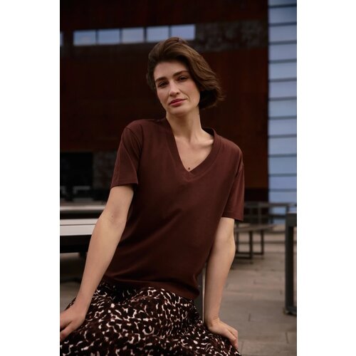 Marisse Brown V-Neck T-Shirt Cijene