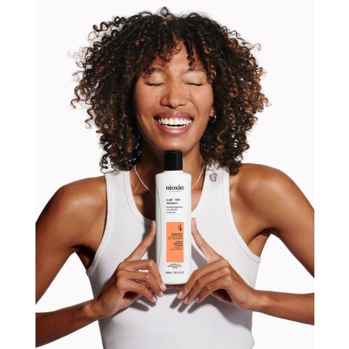 Nioxin System 4 Scalp + Hair Shampoo nežni &amp;scaron;ampon za barvane in po&amp;scaron;kodovane lase 300 ml Slike