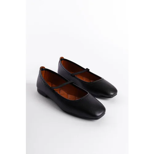 Capone Outfitters Women's Strappy Matte Black Ballerinas