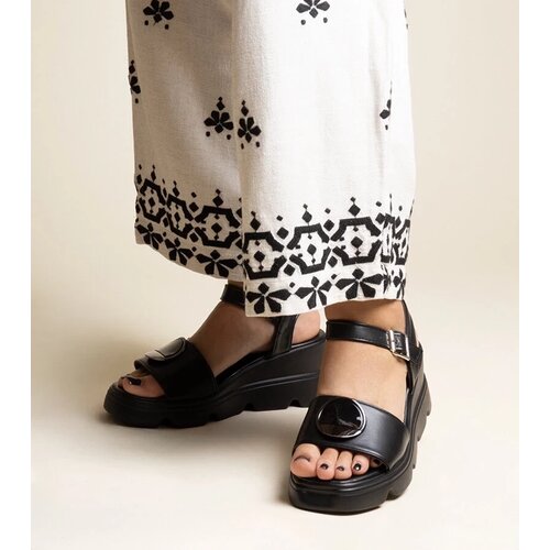D/CEO Black sandals on a block heel Millo Cene