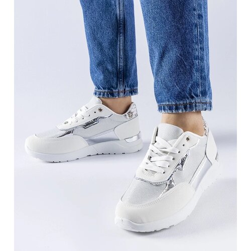 D/CEO White trainers Justar Cene