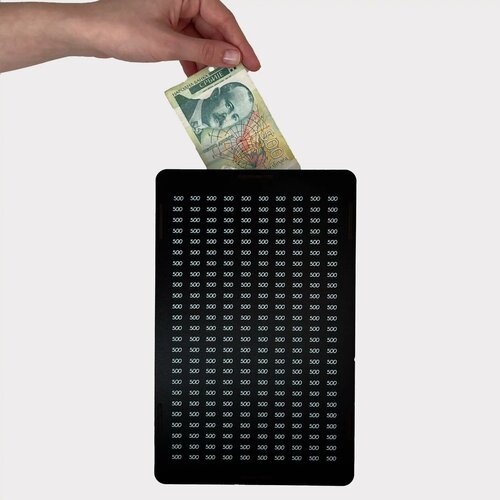 EPICPRODUCTION poklon kasica prasica (kasica za novac) 500 rsd x 250 (125K rsd) Cene