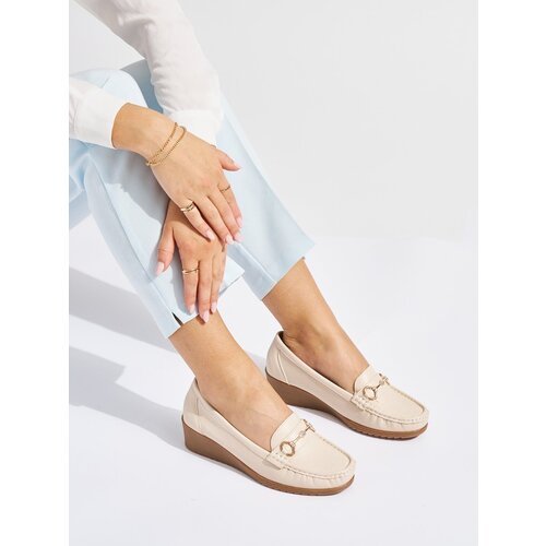Shelvt Beige women's wedge loafers with gold decoration Cijene