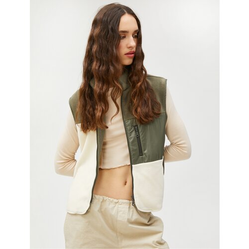 Koton Fleece Vest Stand-Up Collar Zippered Pocket Detailed Color Block. Slike