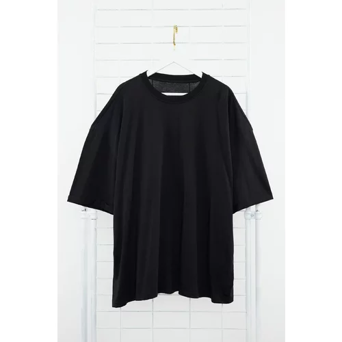Trendyol Plus Size Black Oversize/Wide Cut 100% Cotton T-Shirt