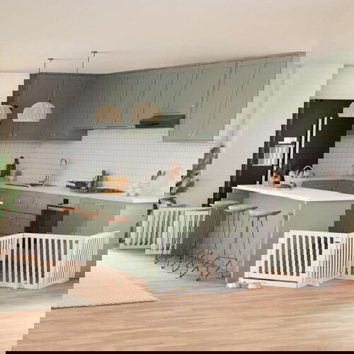 vidaXL Ograda za pse z vrati zložljiva 12 panelov bela 960 cm les Cene