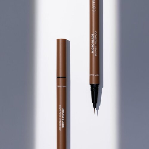 Catrice Micro Blade Brow Pen Waterproof tekoče črtalo za obrvi vodoodporna odtenek 020 Deep Taupe 0.64 g Slike