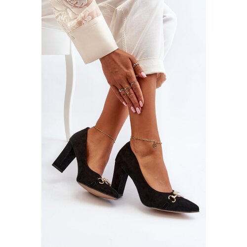 Zazoo Black Suede Pumps with Heart on Heel Cene