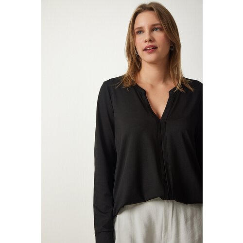  Women's Black Judge Collar Knitted Blouse Cene