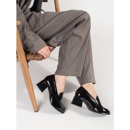GOODIN Black heeled shoes Cene