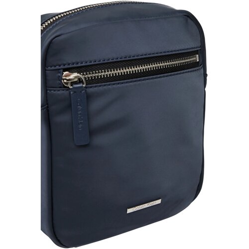 Calvin Klein Torbica za okrog pasu Sleek Nylon Reporter LV04D3176G Mornarsko modra Slike