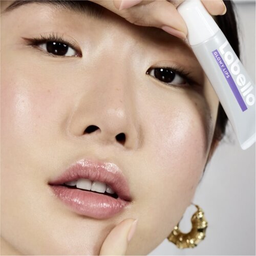 Labello Glowy Lips vlažilni balzam za ustnice s hialuronsko kislino 10 ml Slike