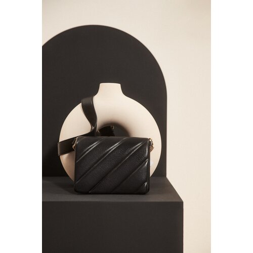 Marisse Shoulder Bag With A Wide Strap Slike