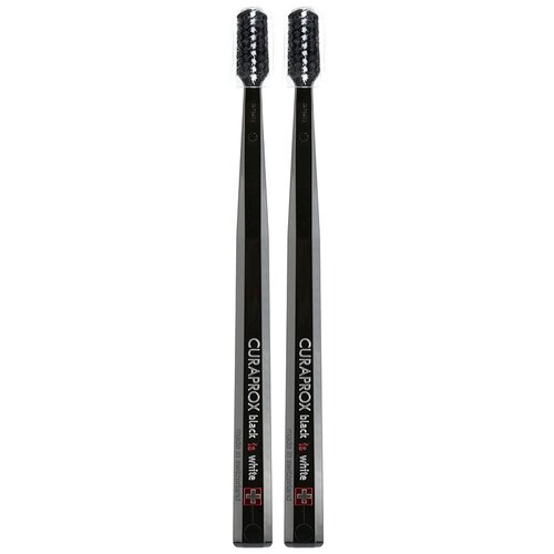 Curaprox black Is White četkica za zube s dvije vrste čekinja 2 kom nijansa Black & Black Cene