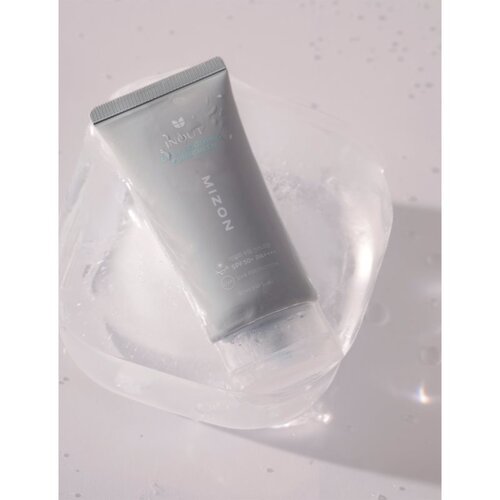 Mizon Inout Daily Soothing Sunscreen ultra lahki za&amp;scaron;čitni fluid s pomirjajočim učinkom SPF 50+ 50 ml Slike
