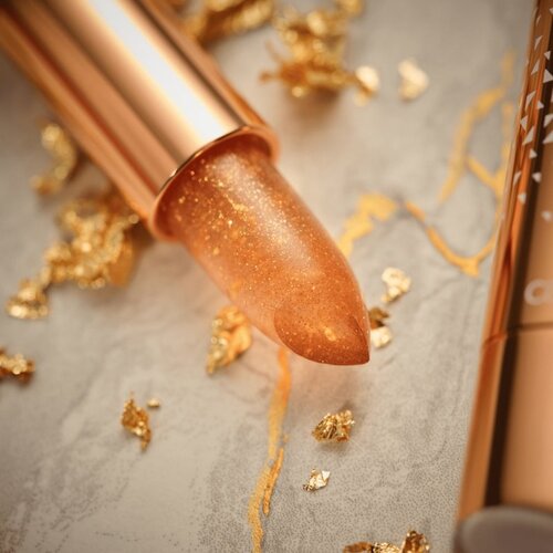 Catrice Glam In Gold Lip Balm hidratantni balzam za toniranje usana sa &amp;scaron;ljokicama nijansa 010 In A Gold Rush 3.5 g Slike