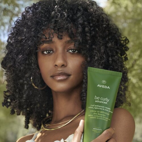 Aveda Be Curly Advanced&amp;trade; Curl Enhancer Cream krema za stiliziranje za definiranje kovrča 200 ml Slike
