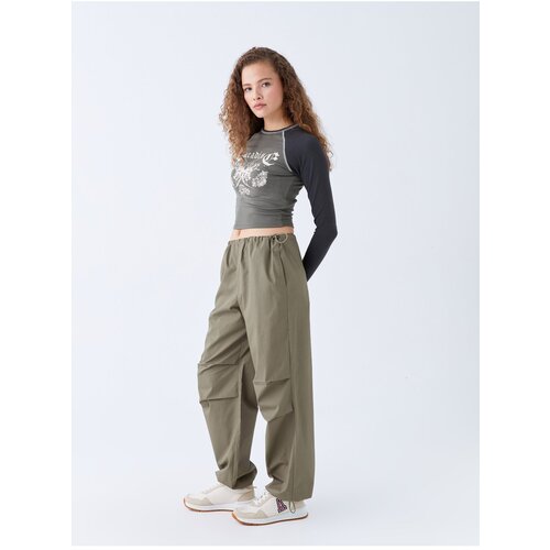 LC Waikiki Women's Cargo Pants with an elasticated waist for a comfortable fit. Slike