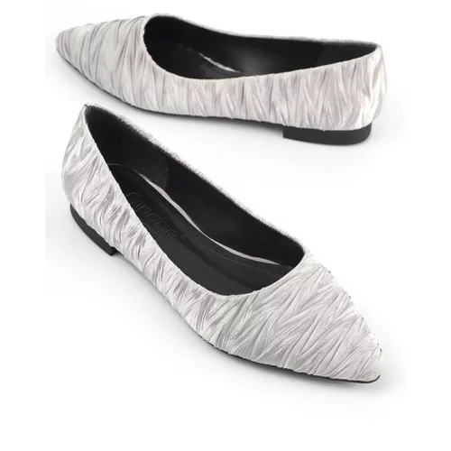 Capone Outfitters Women's Capone Shoes with Pointed Toe Buckles.