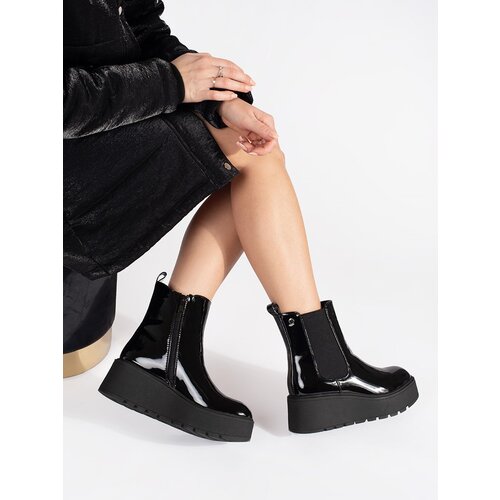 SEASTAR Black patent women's Chelsea boots on a wedge Cene