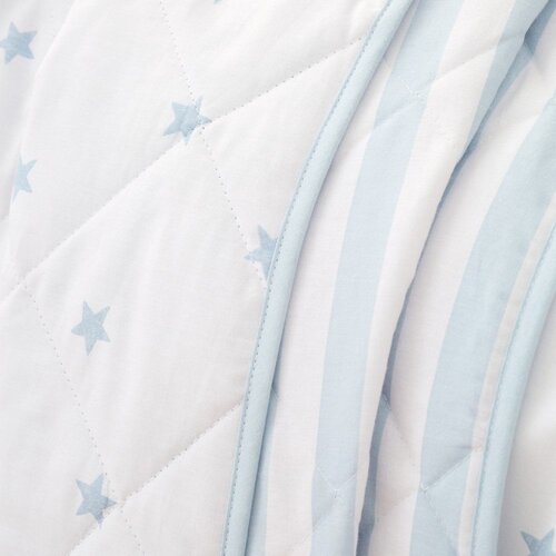 Bianca Belo/modro bombažno pre&amp;scaron;ito otro&amp;scaron;ko pregrinjalo 135x190 cm Mini Star &amp;amp; Stripes &amp;ndash; Slike