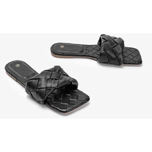 D/CEO Black slides Chimmie Slike