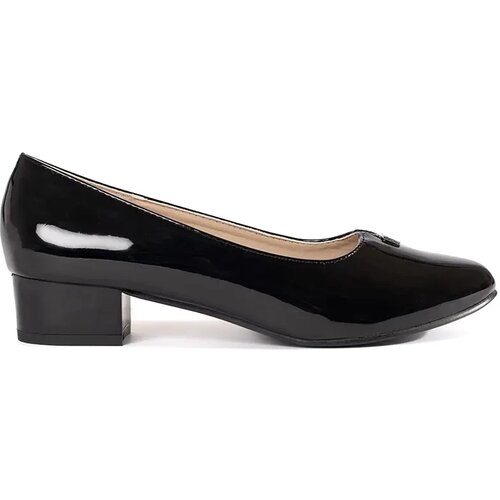 GOODIN Lacquered pumps with low heels black Cene