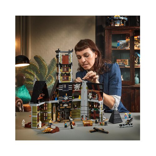 Lego ICONS&amp;trade; 10273 Hi&amp;scaron;a strahov v zabavi&amp;scaron;čnem parku Slike