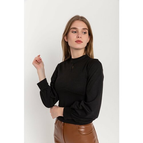 HAKKE Crepe Blouse with Balloon Sleeves Drop Drops in the Front Cene