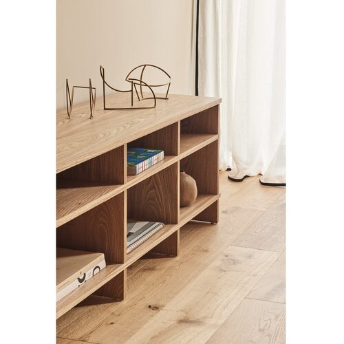 Teulat TV omarica v hrastovem dekorju v naravni barvi 180x50x40 cm Inari &amp;ndash; Slike