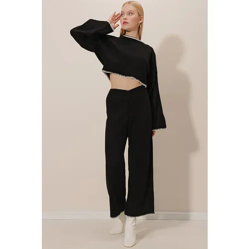 HAKKE The Loose Knitwear Set with Striped Ends