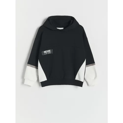 Reserved pulover s kapuco - črna