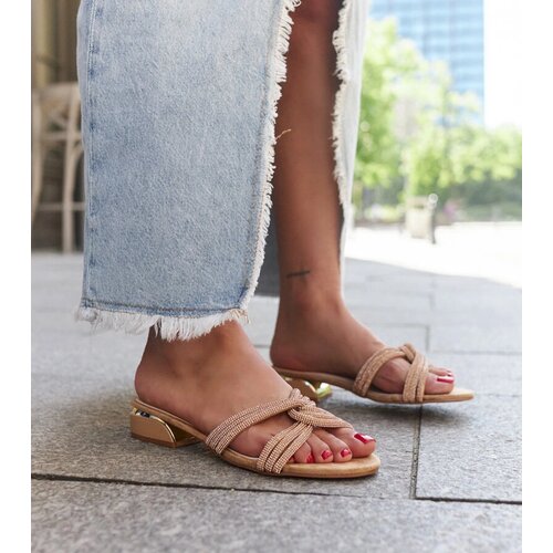 Gemre Ulma beige low-heeled sandals embellished with rhinestones Cene