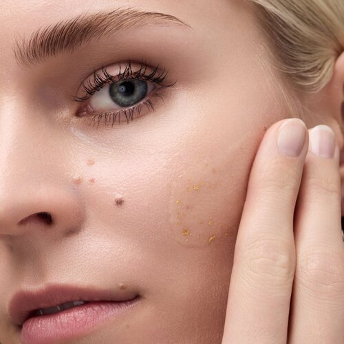 Catrice Glam In Gold Hydrating Primer hidratantni primer s 24-karatnim zlatom nijansa 010 Oh My Goldness 30 ml Slike