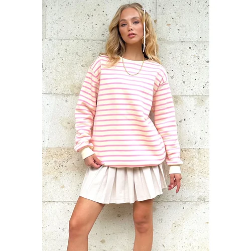 Trend Alaçatı Stili Women's Pink Crew Neck Striped 3 Thread Ribbed Sweatshirt