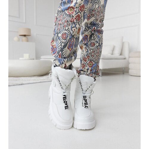 Gemre White insulated snow boots with Eulalia inscriptions Cene