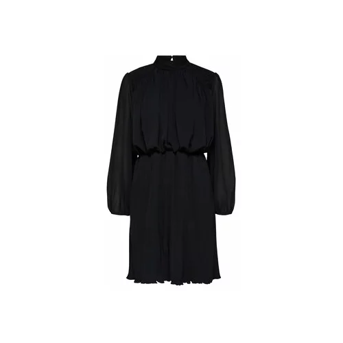 Selected Femme Obleka 16088998 Črna Regular Fit