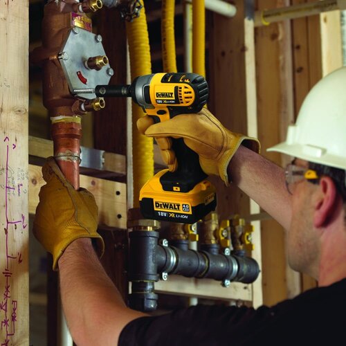 Dewalt aku udarni odvijač 18V 1/2&amp;Prime; 950Nm 2&amp;times;5.0Ah DCF899P2-Kit Slike