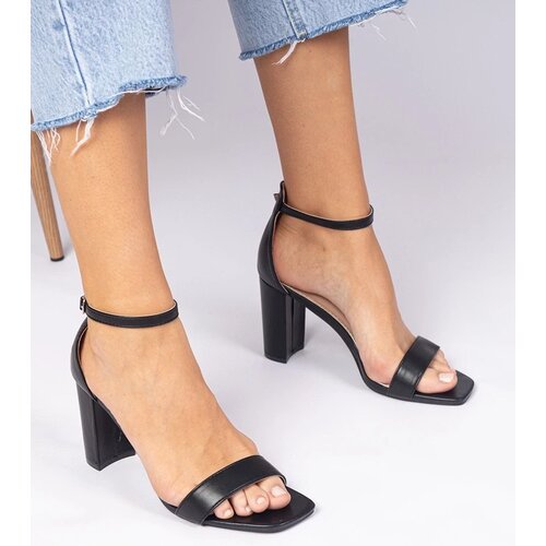 D/CEO marka niezdefiniowana Black block heel sandals Kasedi Cene