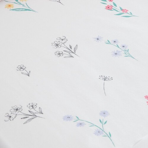 Catherine Lansfield Bela napenjalna otro&amp;scaron;ka rjuha za posteljico 70x140 cm Bunny Tails Ditsy Flowers &amp;ndash; Slike